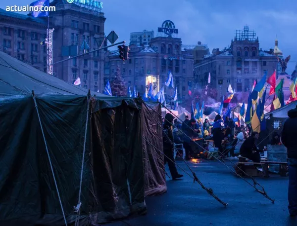 Спецчасти бавно разчистват центъра на Киев