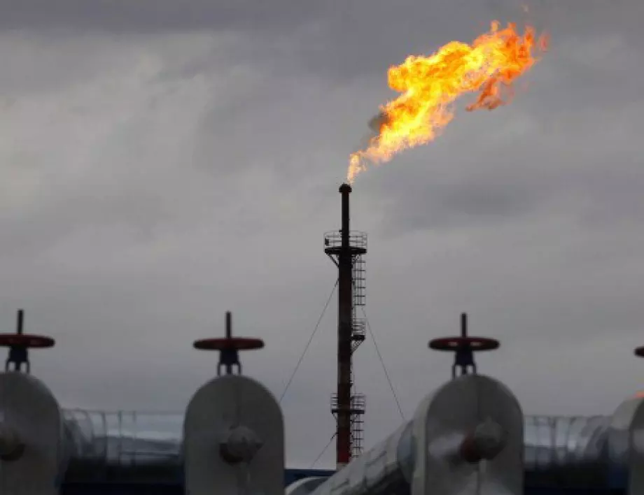 ОПЕК обсъжда производствените нива на петрол за 2021 