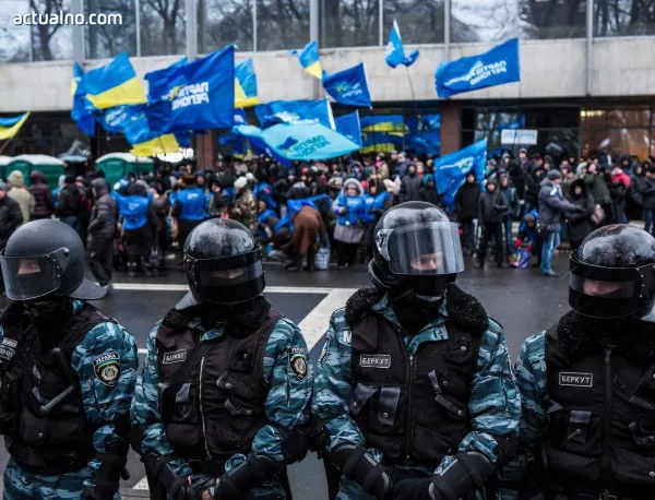 Демонстранти и полиция се сбиха в Киев