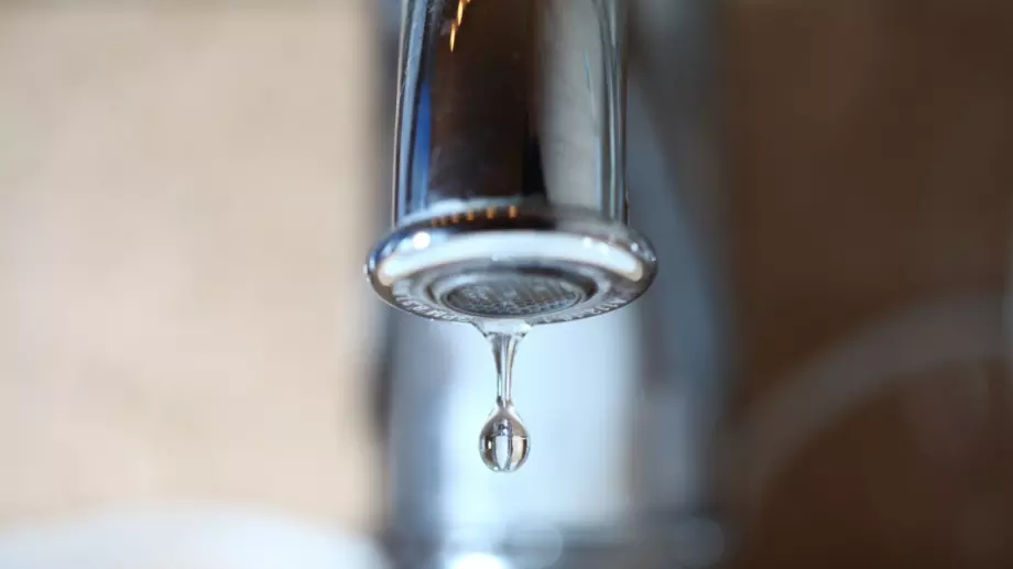 Близо 60% от водата във ВиК се губи