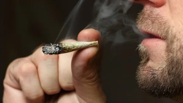 Големи опашки след като марихуаната в Канада стана законна