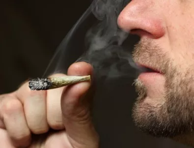 Пушенето на марихуана води до растеж на гърдите при мъжете