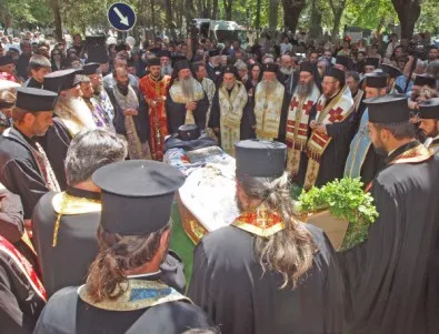 Прокуратурата прави втора експертиза на смъртта на митрополит Кирил