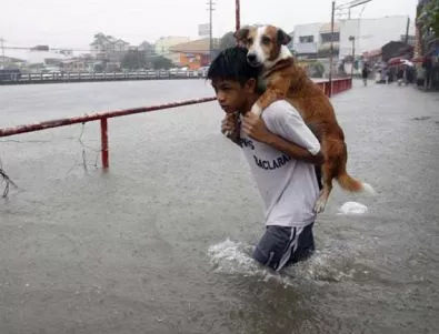 Расте броят на жертвите заради наводненията на Филипините 