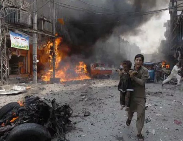 Броят на жертвите при експлозията на цистерна в Пакистан достигна 153 души