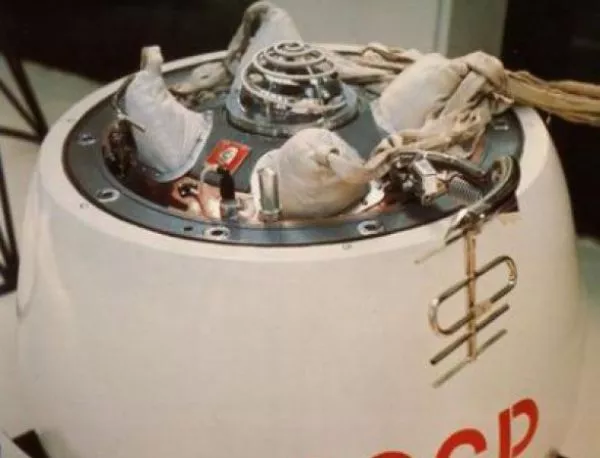 Съветският космически апарат Венера 7 каца на Венера - първото успешно кацане на друга планета
