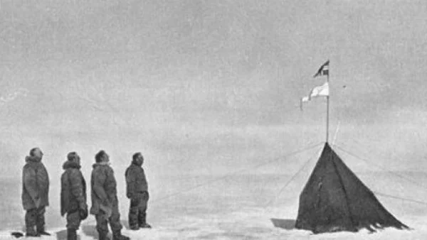 Норвежката експедиция на Руал Амундсен достига първа до Южния полюс