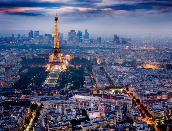 Основана е френската столица Париж
