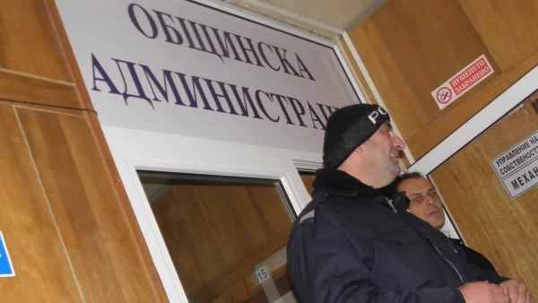 Полицията иззе документи от Община Кочериново