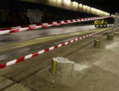 Тежка катастрофа затруднява движението през тунела на НДК