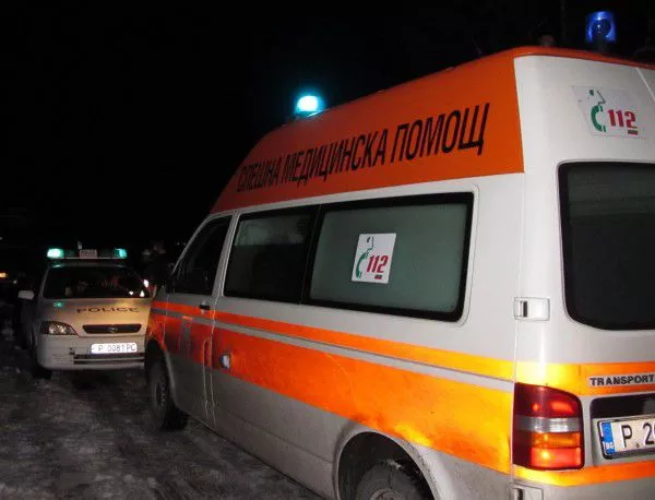 8 души пострадаха при катастрофата на два автобуса и микробус край Омуртаг