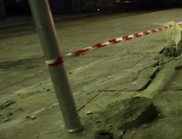 Паднала осветителна греда в неремонтираната тръба е убила жената в тунел "Ечемишка"