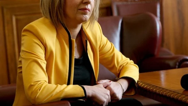Манолова: България след Орешарски остава в стабилно състояние