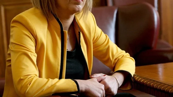 Манолова: В партията на Борисов няма кауза, ще се отцепват още депутати