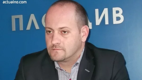 Правителството съществува, за да може най-големият службогонец - Сергей Станишев, да си намери работа в Европа