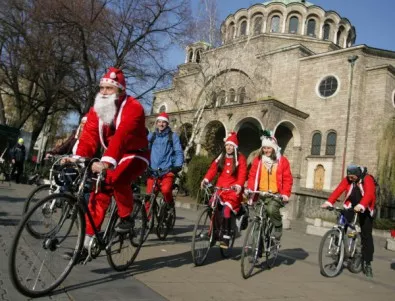 Дядо Коледа - на колело в София