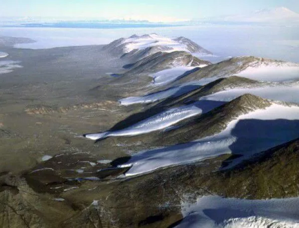 Ледниците на Антарктика се топят три пъти по-бързо