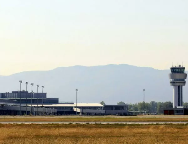 Прокуратурата проверява фирма, получила достъп до информацията на летище София