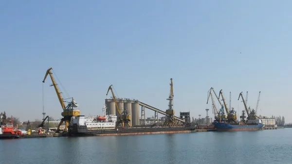 Пристанищата на Варна и Бургас са сред 14-те в Европа, които обсъждат съвместен проект за управление на екологични процеси