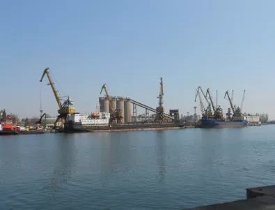 Морската гара в Бургас не е превърната в склад за скрап и сяра
