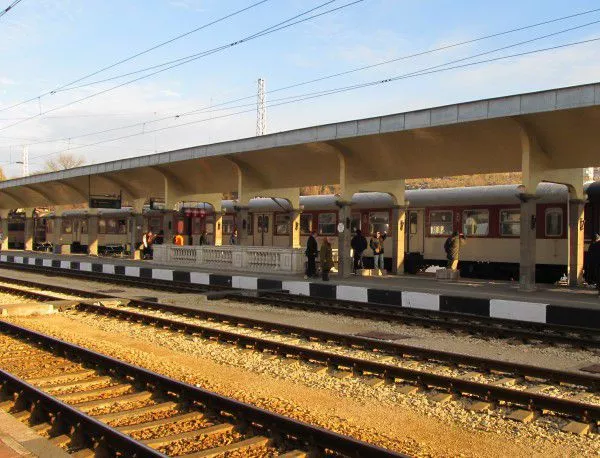 БДЖ ще възстанови движението на 33 влака 
