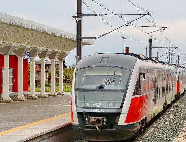 Недоволни пътници спряха влака София-Перник