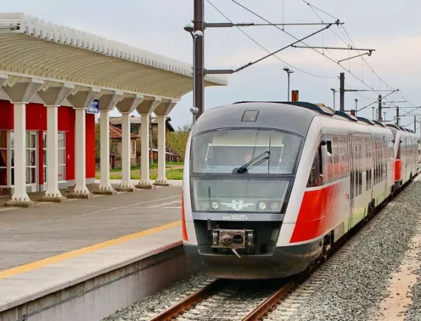 БДЖ пуска допълнителни места във влаковете за почивните дни около 3 март