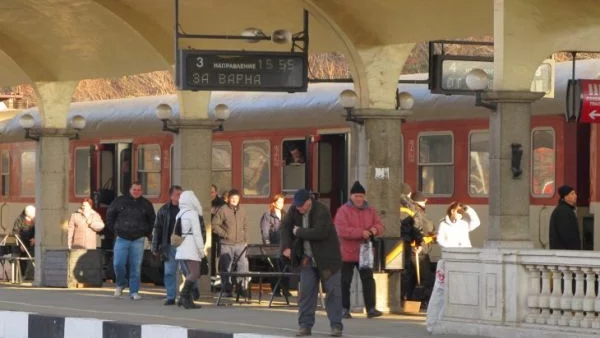 БДЖ пуска допълнителни вагони за Великден