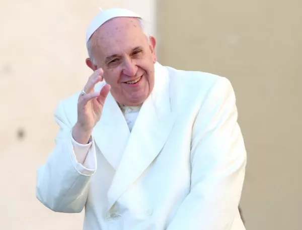 Папата иска да вземе със себе си бежанци от Лесбос