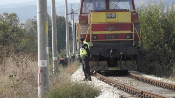 Възрастна жена се озова в болница заради въздушната струя от влак