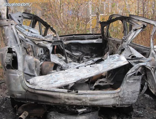 Взрив в Русе, унищожени са четири автомобила
