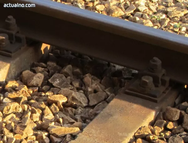 Дете загина, пометено от влак 