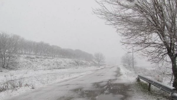 Опасно време в 8 области на страната