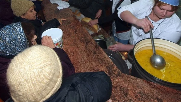 1 065 души във Варна получават храна от обществени трапезарии