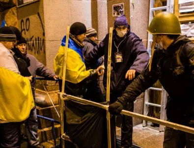 Демонстрантите в Киев се изтеглят от кметството