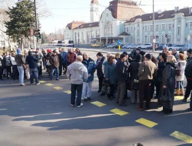 30 корабостроители протестираха в Бургас