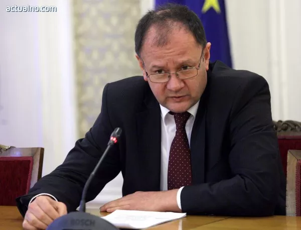 В края на март България трябва да има нов Изборен кодекс, казва Миков