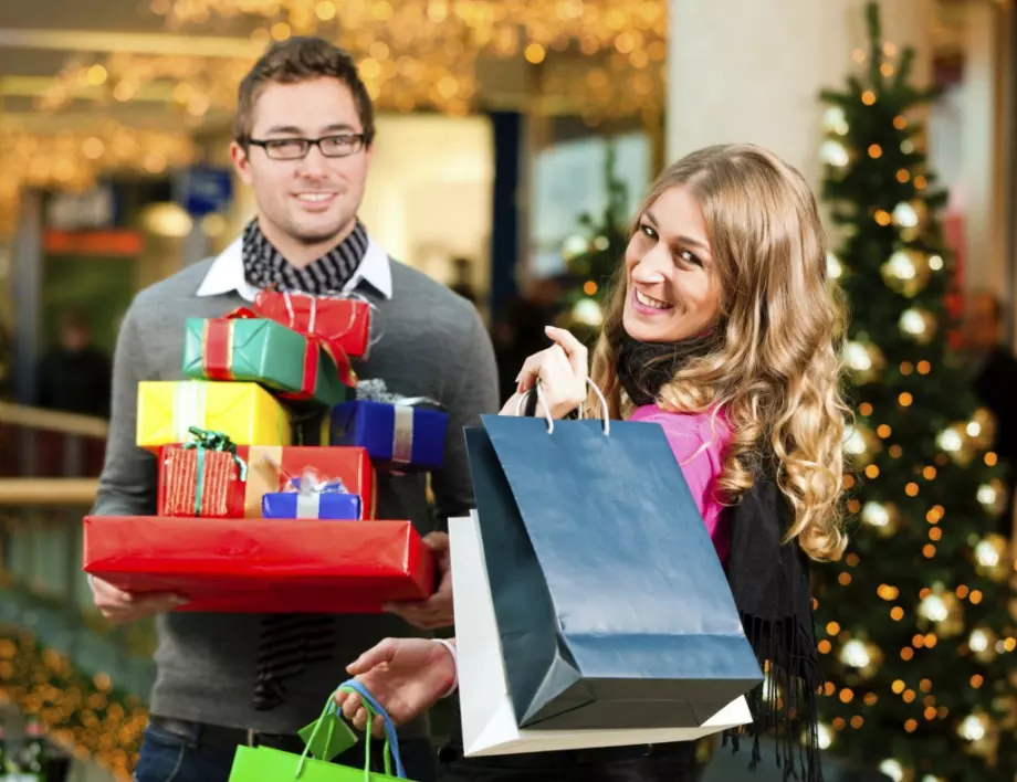 Масовото пазаруване по Коледа крие рискове за потребителите и за държавата