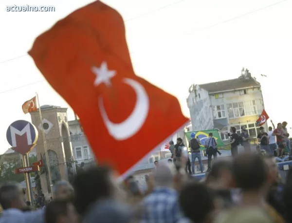 Бивш турски министър: Слагахме сълзотворен газ във водните оръдия за протестите