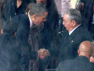 Обама и Раул Кастро си стиснаха ръцете в Панама