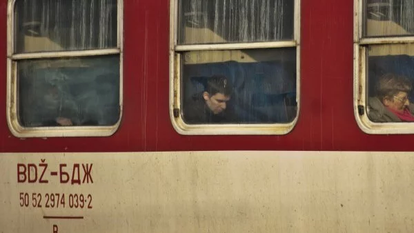 БДЖ осигурява над 13 800 допълнителни места във влаковете за почивните дни