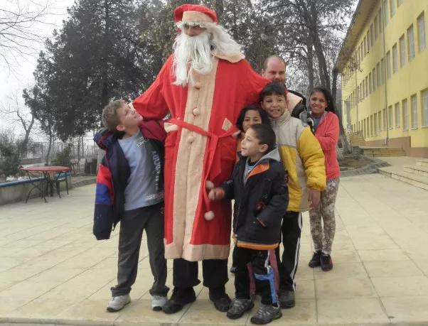 Дядо Коледа ще се появи за децата и в трамвайче в София