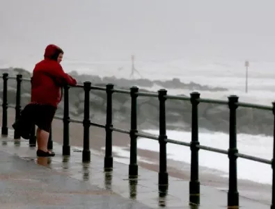 Бури оставиха без ток над 300 хиляди домове във Великобритания и Ирландия