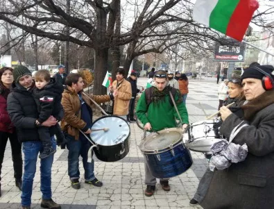 В няколко областни града протестират срещу кабинета „Орешарски”
