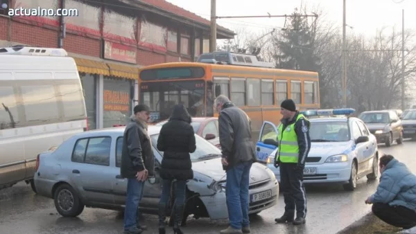 Шофьор с 2,48 промила алкохол в кръвта блъсна човек на спирка в Русе