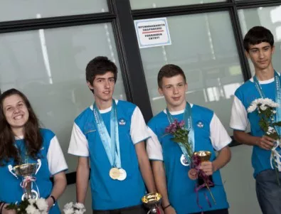 Завръщането на героите - медалистите математици пристигнаха в София