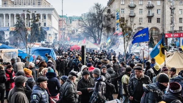 70 000 протестират в Киев, Кличко иска дебат на площада с Янукович