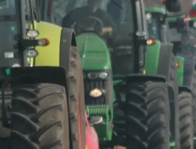 Германия под фермерска блокада: Хиляди трактори по пътищата (ВИДЕО)
