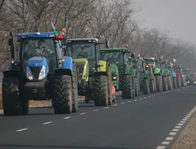 Фермери блокират пътищата с трактори в знак на протест