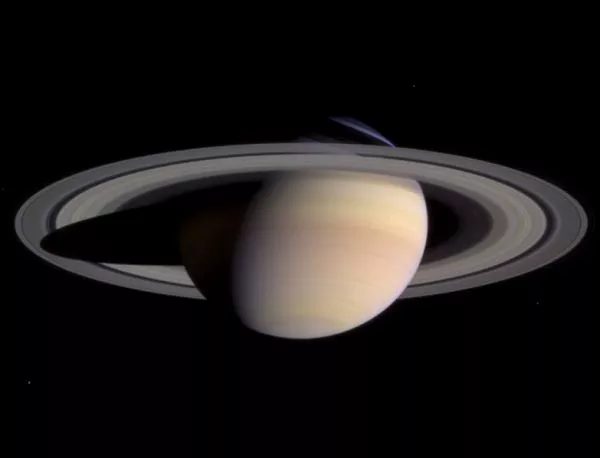 11 години на Сатурн в авангардно видео